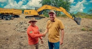 Prefeitura de Madalena inicia recuperação da estrada do Assentamento 25 de Maio