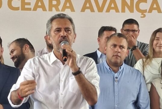 Elmano reúne lideranças cearenses para oficializar cessão de prédio para UVC