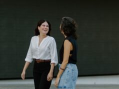 Raisa Christina e Carolina Torquato lançam seus novos livros de poesia em Fortaleza