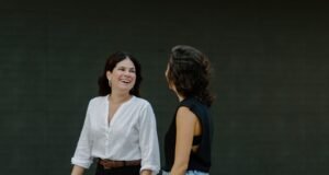 Raisa Christina e Carolina Torquato lançam seus novos livros de poesia em Fortaleza