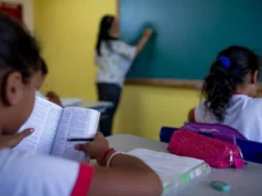 Professores da rede pública poderão usar licença remunerada para cursar pós-graduação após aprovação no Senado