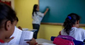 Professores da rede pública poderão usar licença remunerada para cursar pós-graduação