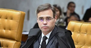 STF autoriza investigação sobre recursos destinados a filme de Jair Bolsonaro
