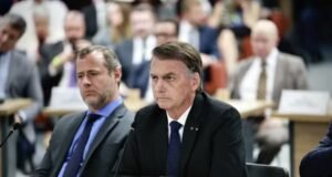 Moraes proíbe Bolsonaro de receber visitar por 30 dias em prisão domiciliar