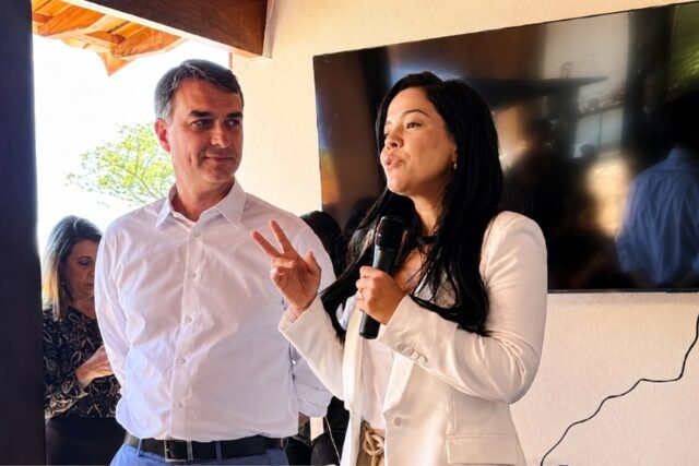 Flávio Bolsonaro e Priscila Costa