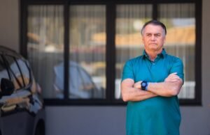 PF realiza busca na residência de Bolsonaro para localizar armas e munições