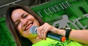 De Boa Viagem aos grandes eventos: conheça a trajetória de Anna Jéssica, primeira mulher a apresentar corridas no Ceará