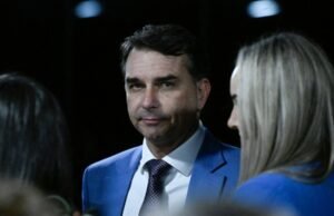 Flávio Bolsonaro vem ao Ceará para lançar pré-candidatura de Alcides Fernandes ao Senado