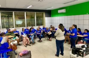 Como o diálogo com as comunidades contribui para o avanço da adesão à rede de esgoto