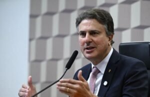 Camilo diz que afastamento de Cid ocorreu por “problemas de saúde” e que senador já voltou às tratativas com Elmano