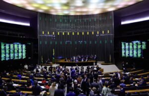 Câmara afronta STF e oculta autoria de R$ 1,3 bilhão em emendas, aponta relatório