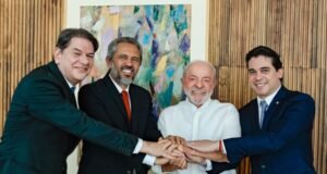 Elmano anuncia Cid Gomes à reeleição ao Senado e confirma Júnior Mano como primeiro suplente