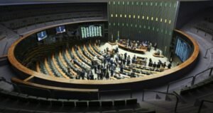 Congresso deve analisar nesta semana propostas sobre escala 6×1, compras internacionais e segurança pública