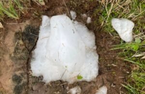 Pedra de gelo gigante, com quase 5 kg, despenca do céu em Aratuba e intriga moradores