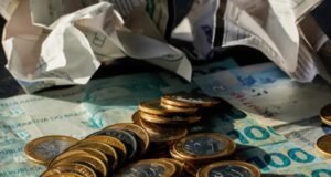 Economia cresce 0,7% em maio, puxada por consumo das famílias, diz FGV