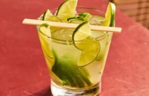 Vendedor é preso após cobrar mais de R$ 8 mil por duas caipirinhas para turista
