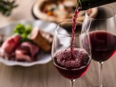 Mercado de vinhos registra queda dos rótulos mais baratos e avanço dos premium