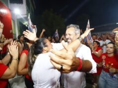 Carreata de Elmano em Palhano ao lado de aliados reúne apoiadores pelas ruas da cidade