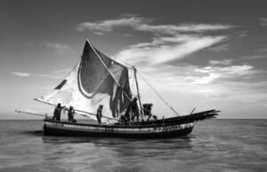 Exposição “Vaqueiros do Mar” abre no Dragão do Mar com registro da tradição dos currais de pesca de Bitupitá