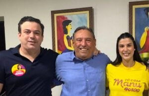 Ex-prefeito Maurício Pinheiro reúne população em ato para apoiar Manu Pimenta em Senador Pompeu