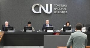 CNJ aprova fim da aposentadoria compulsória como punição máxima para juízes