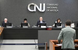 CNJ aprova fim da aposentadoria compulsória como punição máxima para juízes