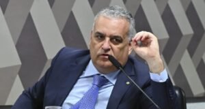 Flávio Bolsonaro anuncia Alfredo Gaspar como candidato a vice-presidente