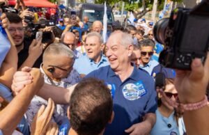Ciro inicia campanha com visita ao Mercado Central e críticas à saúde no Ceará