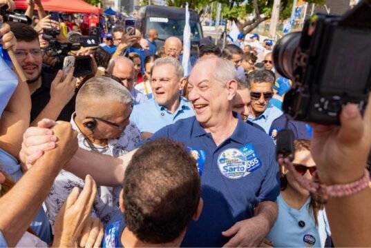 Ciro inicia campanha com visita ao Mercado Central e críticas à saúde no Ceará