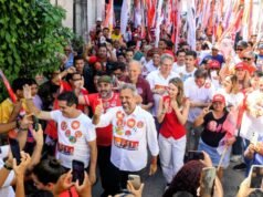 Elmano inicia segundo dia de campanha com caminhada no bairro Vila União, em Fortaleza