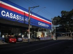 Justiça suspende demissões em massa da Casas Bahia e exige negociação com sindicatos
