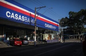 Justiça suspende demissões em massa da Casas Bahia e exige negociação com sindicatos