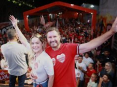 Tainah Marinho inaugura comitê em Camocim e participa de adesivaço em Cariré