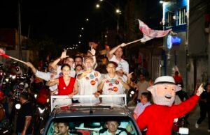 Elmano realiza primeira carreata em Fortaleza ao lado de Gabriella Aguiar e Chagas Vieira