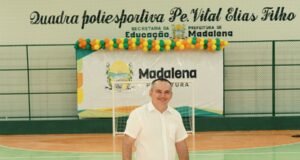 Prefeito Crispiano Uchôa reinaugura quadra da Escola Álvaro Carneiro, em Madalena