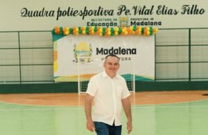 Prefeito Crispiano Uchôa reinaugura quadra da Escola Álvaro Carneiro, em Madalena
