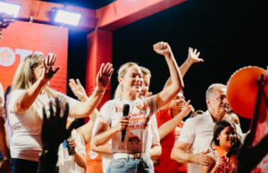 Tainah e Romeu promovem comício em Barroquinha