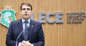 Salmito reúne amigos e lideranças em seu comitê de campanha à reeleição