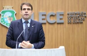 Salmito reúne amigos e lideranças em seu comitê de campanha à reeleição