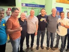 Ciro Gomes recebe apoio de lideranças políticas durante carreata em Acaraú