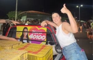 Manu Pimenta realiza adesivaço no Distrito de São Miguel, em Quixeramobim, nesta segunda, 7