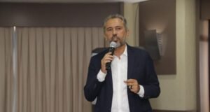 Elmano se reúne com a Associação dos Jovens Empresários de Fortaleza e destaca cenário econômico positivo do Ceará