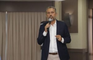 Elmano se reúne com a Associação dos Jovens Empresários de Fortaleza e destaca cenário econômico positivo do Ceará