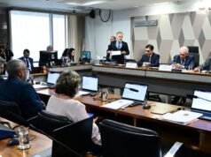 CCJ do Senado aprova PEC que acaba com jornada 6×1