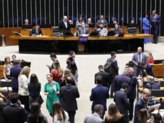 Câmara aprova texto-base de MP que extingue taxa de 20% sobre compras de até US$ 50