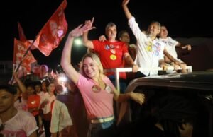 Tainah debate propostas para Fortaleza em encontro com moradores do Henrique Jorge