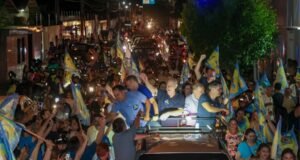 Ciro Gomes destaca papel de Tasso Jereissati na política cearense durante ato de campanha em Iguatu