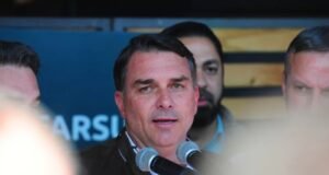 Flávio Bolsonaro critica Alcolumbre e volta a cobrar análise de pedidos contra Moraes
