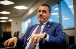 Segunda Turma do STF forma maioria para manter afastamento de Andrei Rodrigues da PF; Gilmar Mendes pede vista