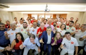 Coligação “Ceará forte, do lado certo” reúne prefeitos e lideranças do PT para avaliação da campanha